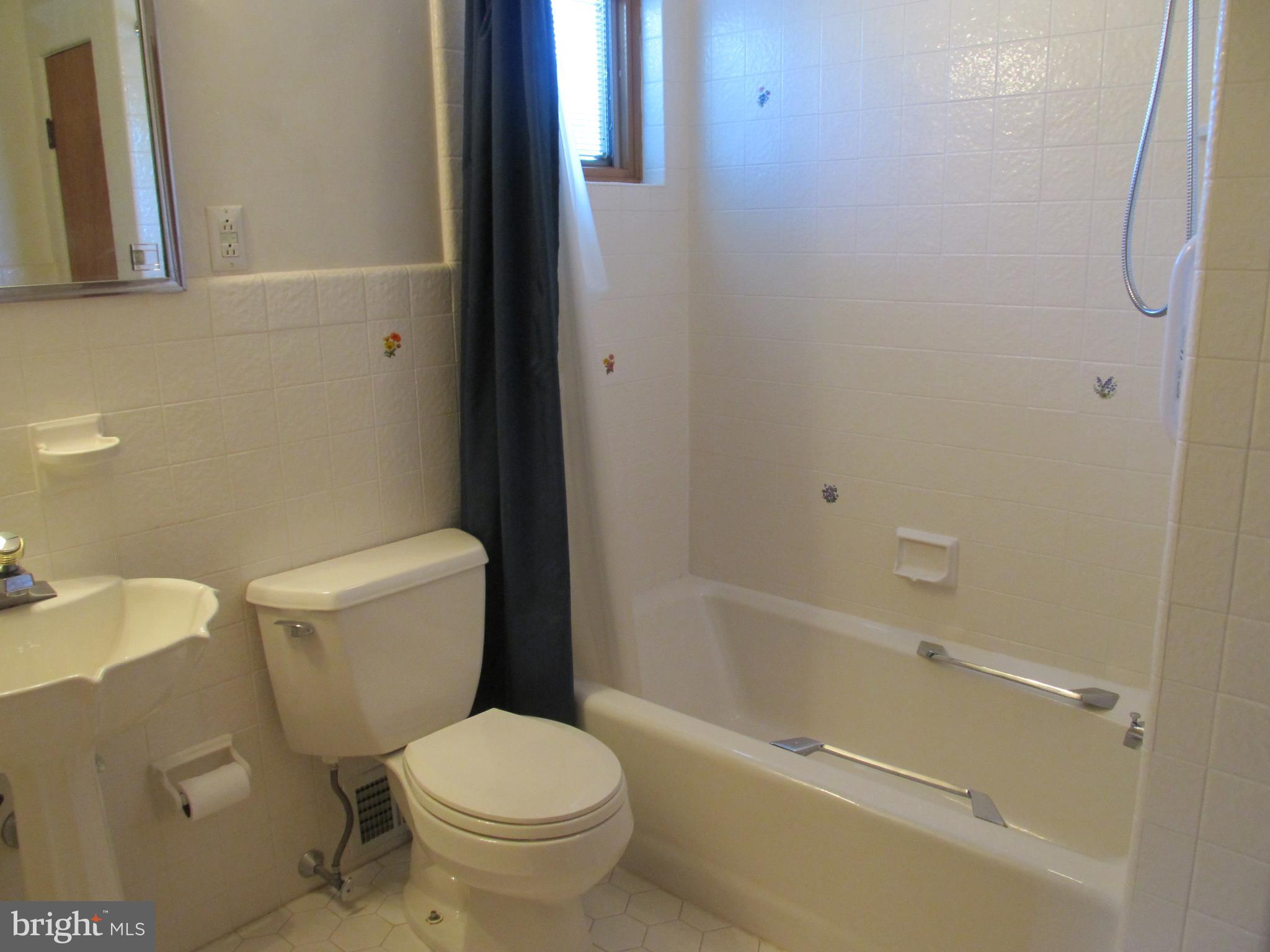 1243 Dill Road Havertown, PA 19083 - Photo 17 of 19