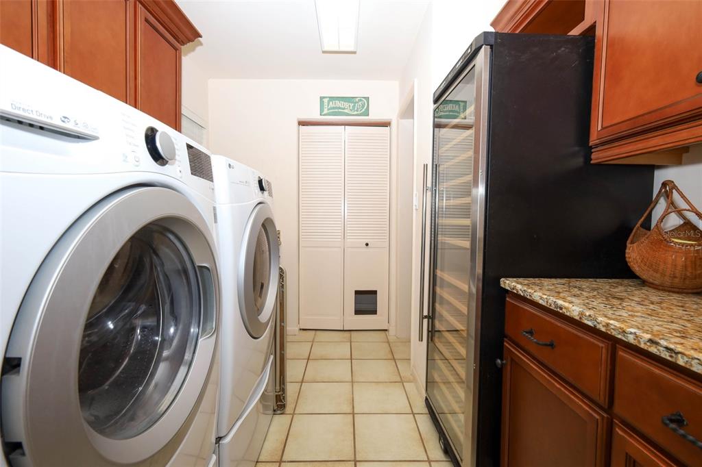 102 Pineview Court Altamonte Springs, FL 32714 - Photo 16 of 59 a utility room with dryer and washer