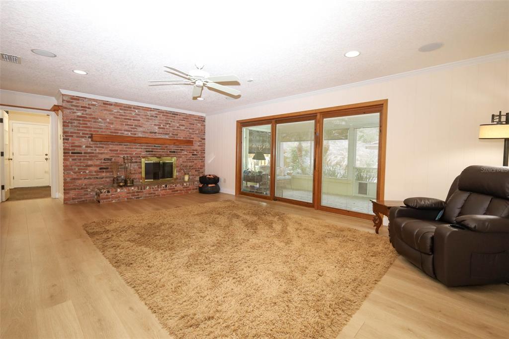102 Pineview Court Altamonte Springs, FL 32714 - Photo 18 of 59 a living room with furniture and a large window