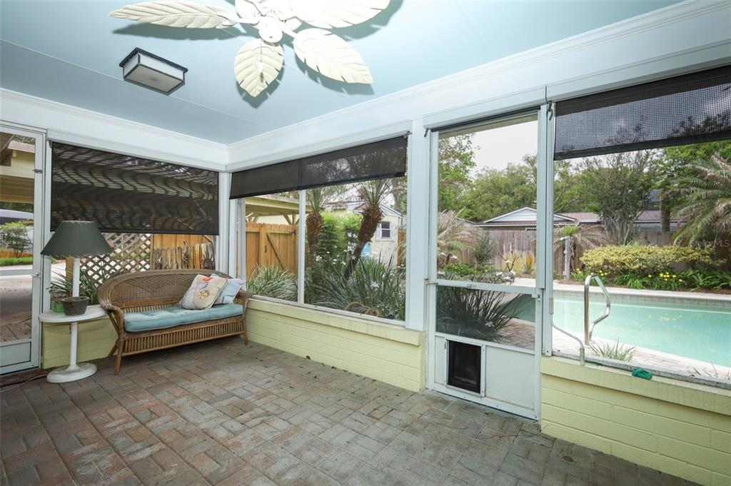 102 Pineview Court Altamonte Springs, FL 32714 - Photo 36 of 59 a living room with furniture and a large window