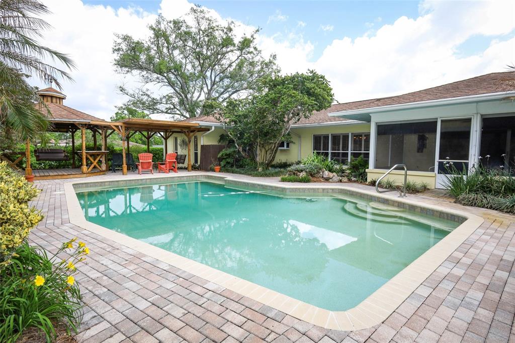 102 Pineview Court Altamonte Springs, FL 32714 - Photo 39 of 59 a view of a house with swimming pool and sitting area