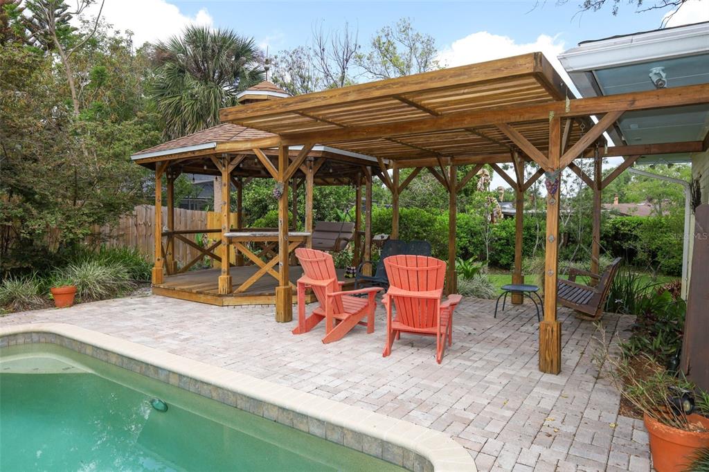 102 Pineview Court Altamonte Springs, FL 32714 - Photo 41 of 59 an outdoor sitting area with couch and wooden shade