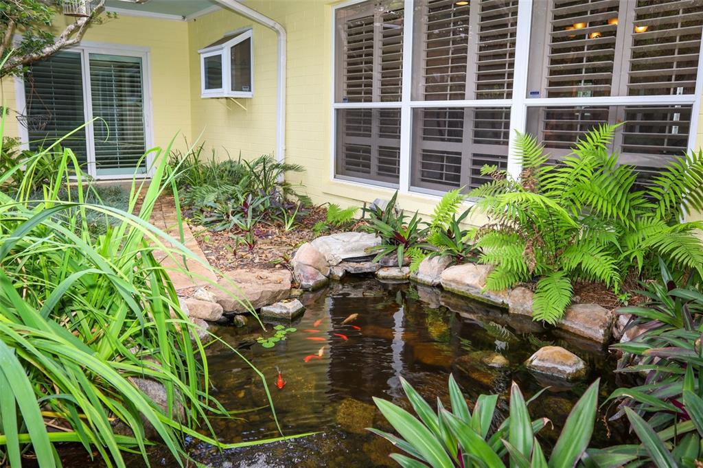 102 Pineview Court Altamonte Springs, FL 32714 - Photo 43 of 59 a potted plant sitting in front of a house