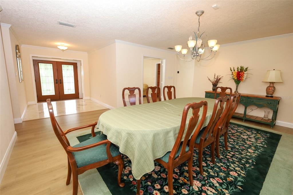 102 Pineview Court Altamonte Springs, FL 32714 - Photo 6 of 59 a view of a dining room with furniture