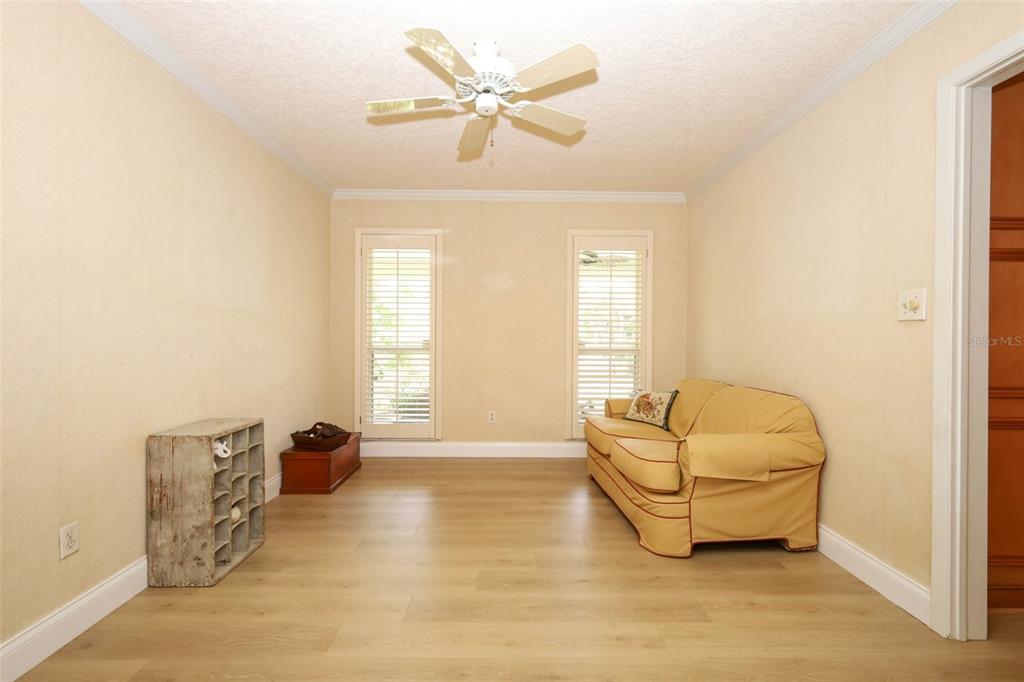 102 Pineview Court Altamonte Springs, FL 32714 - Photo 8 of 59 a living room with furniture and a window