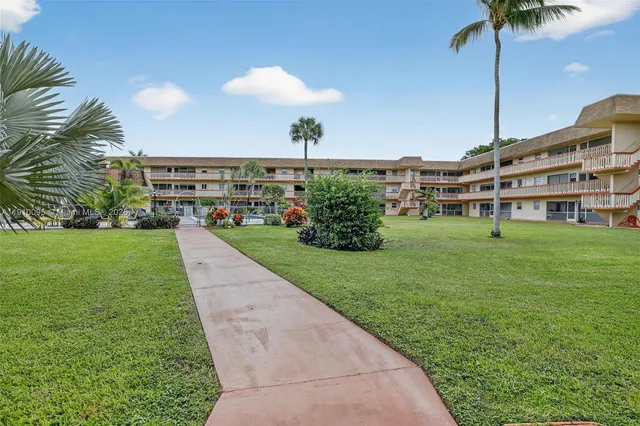 $155,000 | 5300 Washington Street, Unit T218, Hollywood, FL 33021