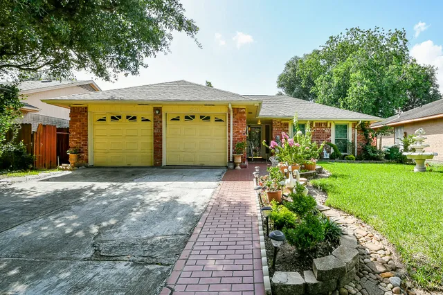 $2,100 | 9411 Kingsvalley Drive, Houston, TX 77075