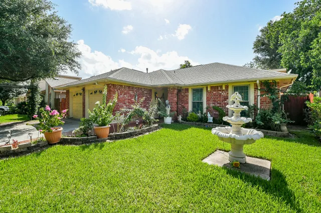 $2,100 | 9411 Kingsvalley Drive, Houston, TX 77075