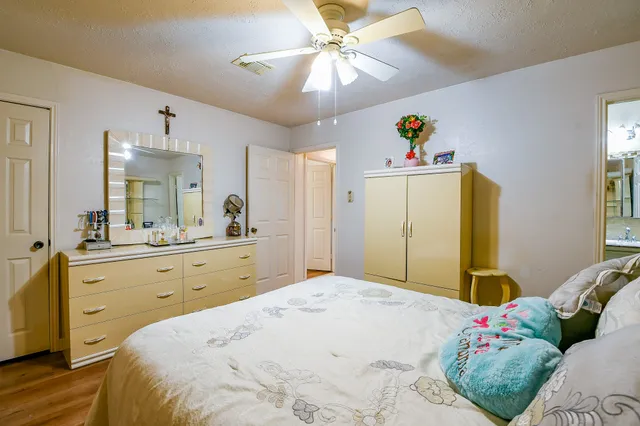 $2,100 | 9411 Kingsvalley Drive, Houston, TX 77075