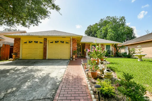 $2,100 | 9411 Kingsvalley Drive, Houston, TX 77075