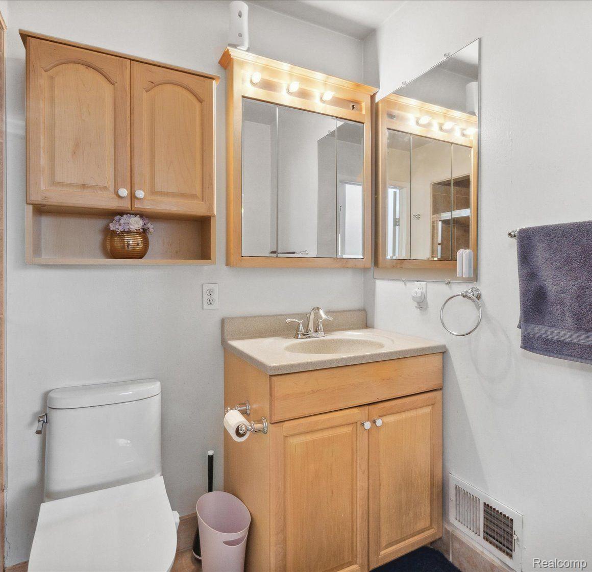 44117 Hanford Road Canton, MI 48187 - Photo 24 of 42 Gallery Image 24