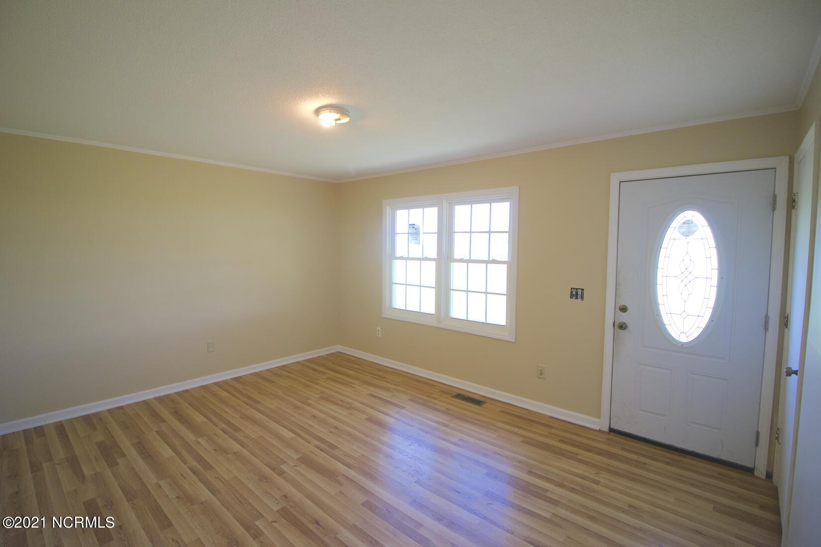 349 Lyman Road Beulaville, NC 28518 - Photo 3 of 22 Living Room