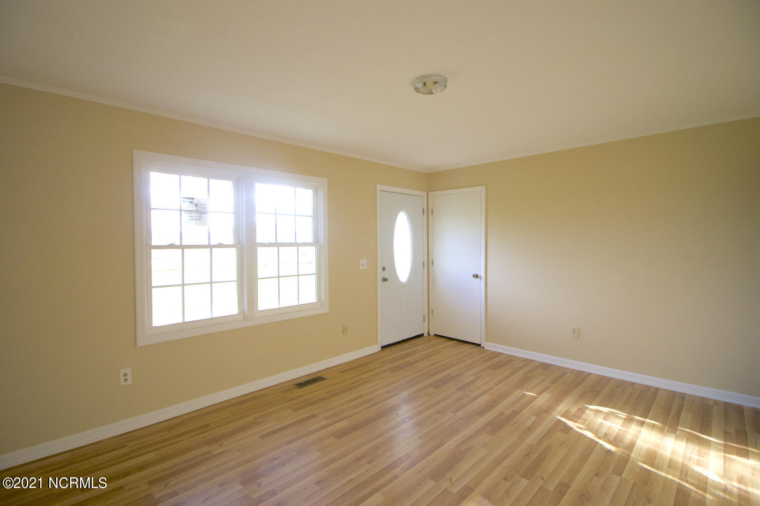 349 Lyman Road Beulaville, NC 28518 - Photo 5 of 22 349 Living room2