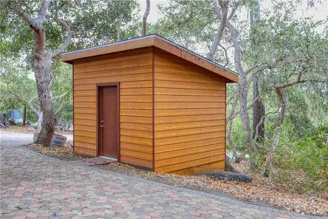 $1,688,000 | 1021 Hillcrest Drive, Cambria, CA 93428