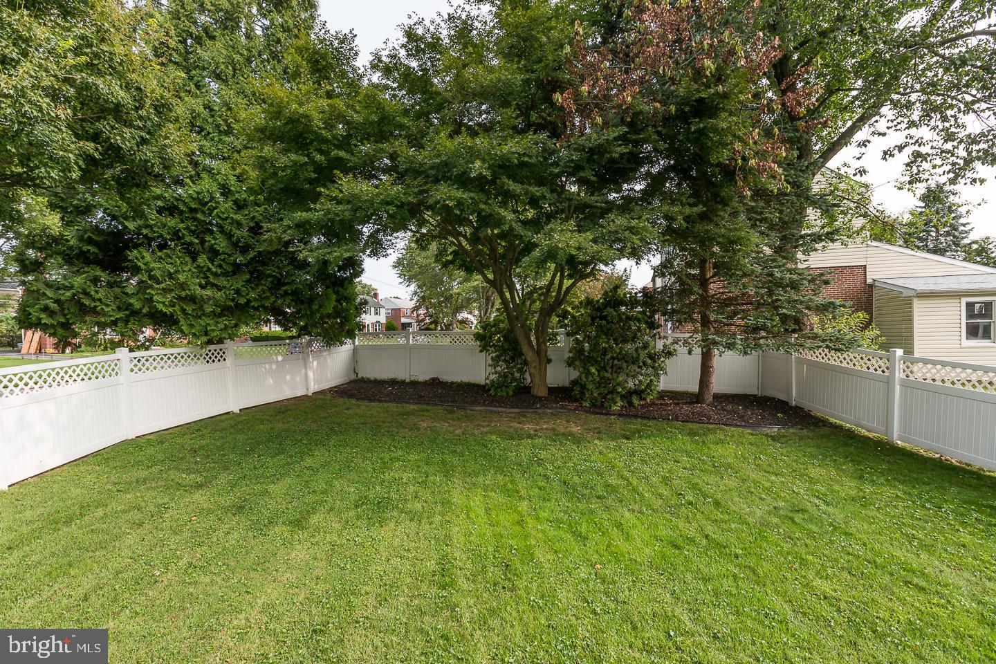 409 Devon Road Havertown, PA 19083 - Photo 41 of 44 Large Corner Yard