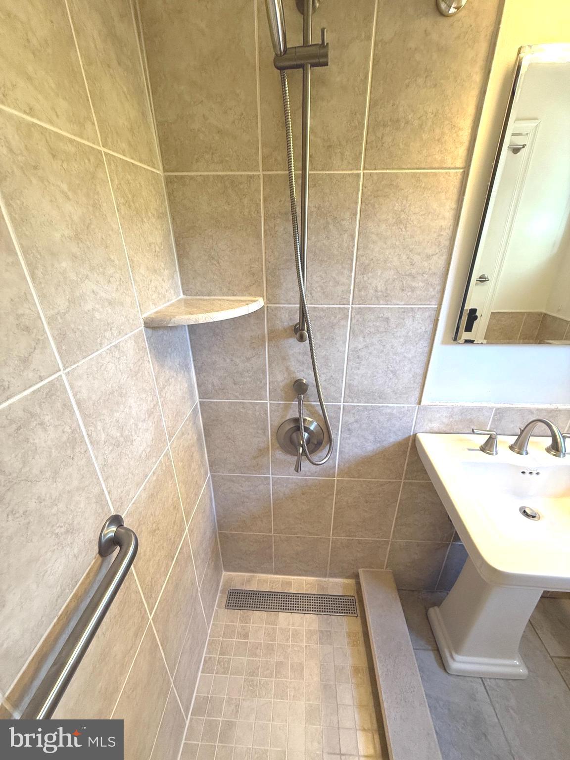 3470 Gunston Road Alexandria, VA 22302 - Photo 11 of 34 Gallery Image 11