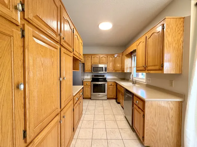 $2,100 | 1402 East Rhett Butler Road, Clarksville, TN 37042