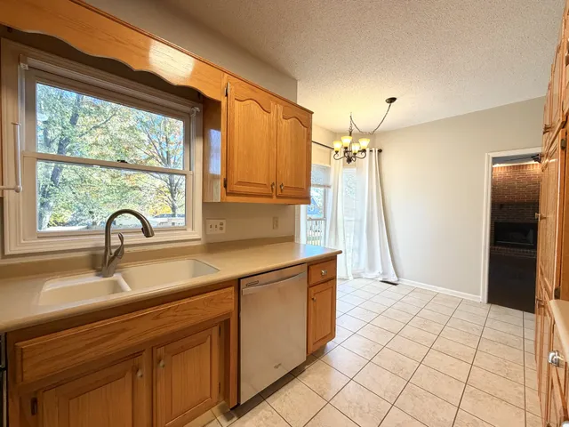 $2,100 | 1402 East Rhett Butler Road, Clarksville, TN 37042