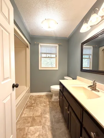 $2,100 | 1402 East Rhett Butler Road, Clarksville, TN 37042