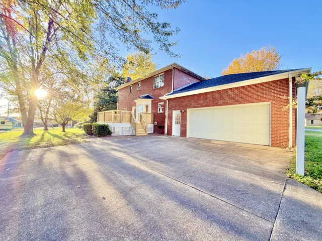$2,100 | 1402 East Rhett Butler Road, Clarksville, TN 37042