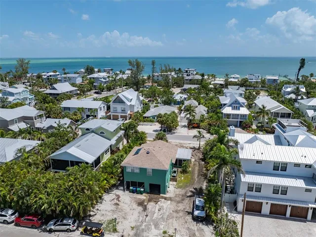 $1,595,000 | 709 Gladiolus Street, Anna Maria, FL 34216