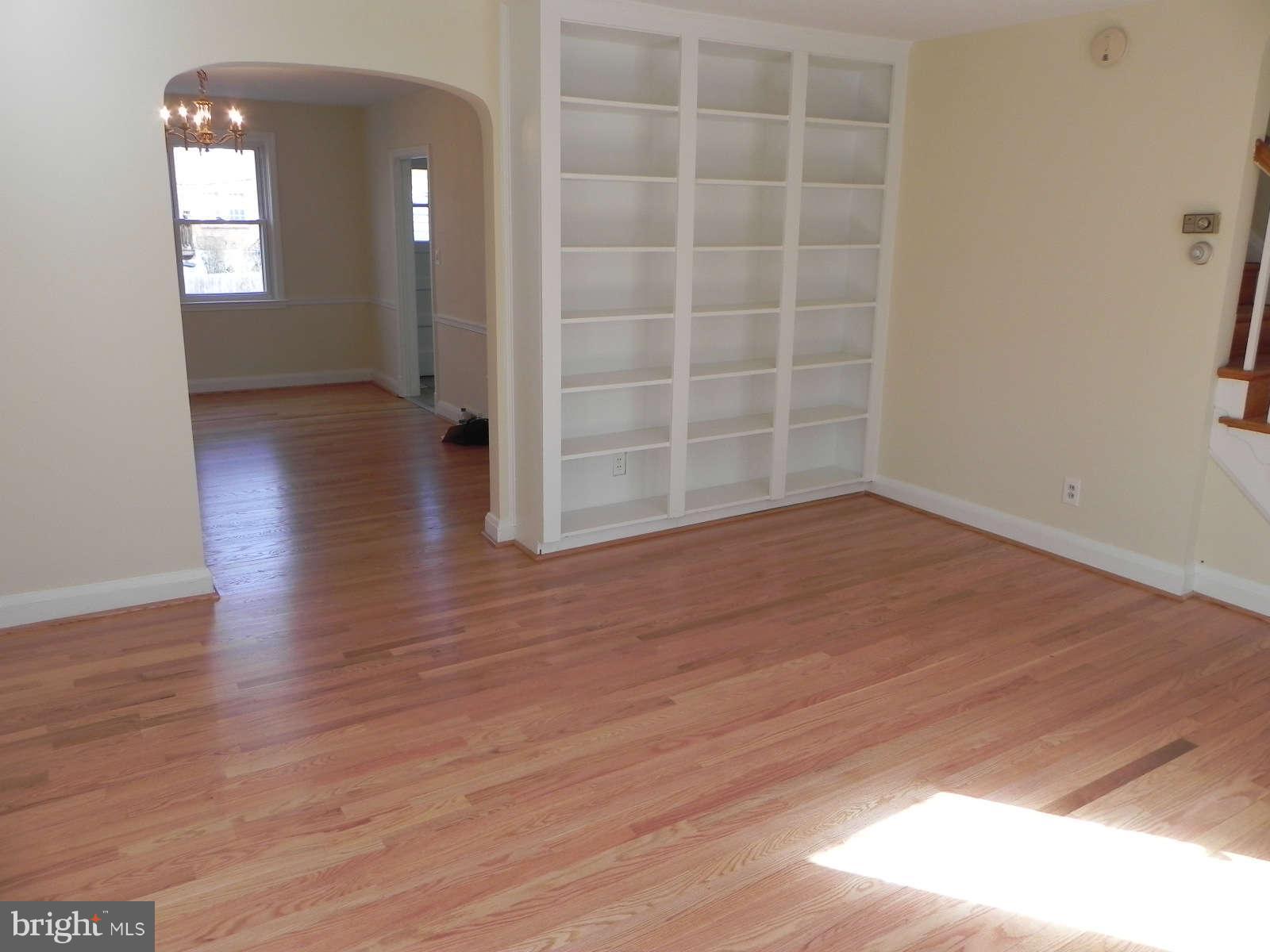 110 Overbrook Road Baltimore, MD 21212 - Photo 4 of 15 Living Room