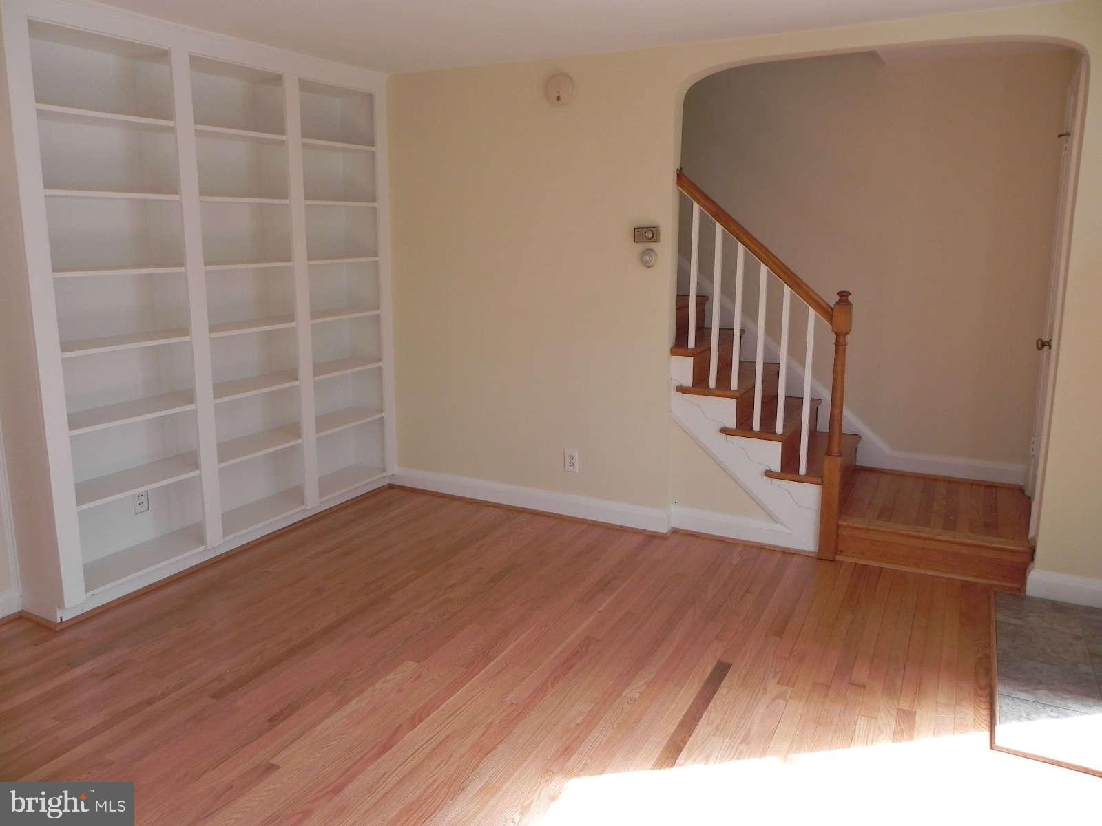 110 Overbrook Road Baltimore, MD 21212 - Photo 5 of 15 Living Room