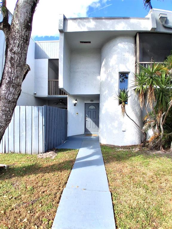 2718 South University Drive, Unit 17B Fort Lauderdale, FL 33328 - Photo 22 of 28 a swimming pool with yard