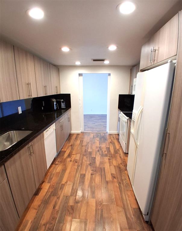 2718 South University Drive, Unit 17B Fort Lauderdale, FL 33328 - Photo 5 of 28 a view of kitchen with wooden floor and electronic appliances