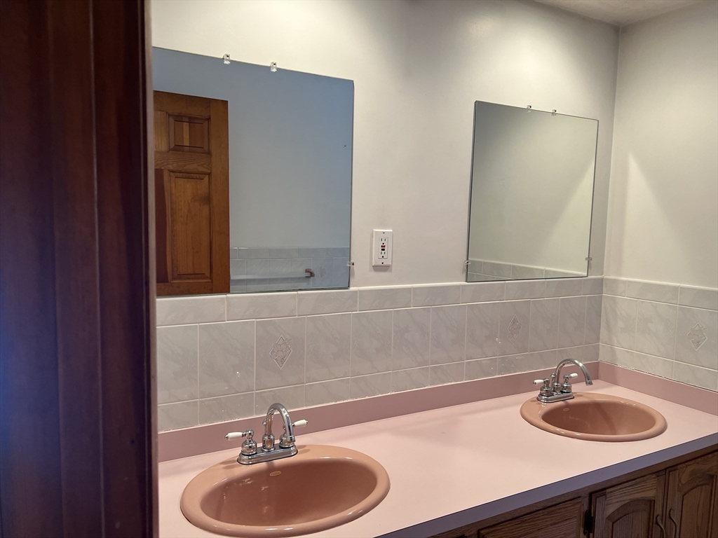 12 Grandview Road Methuen, MA 01844 - Photo 20 of 25 Gallery Image 20