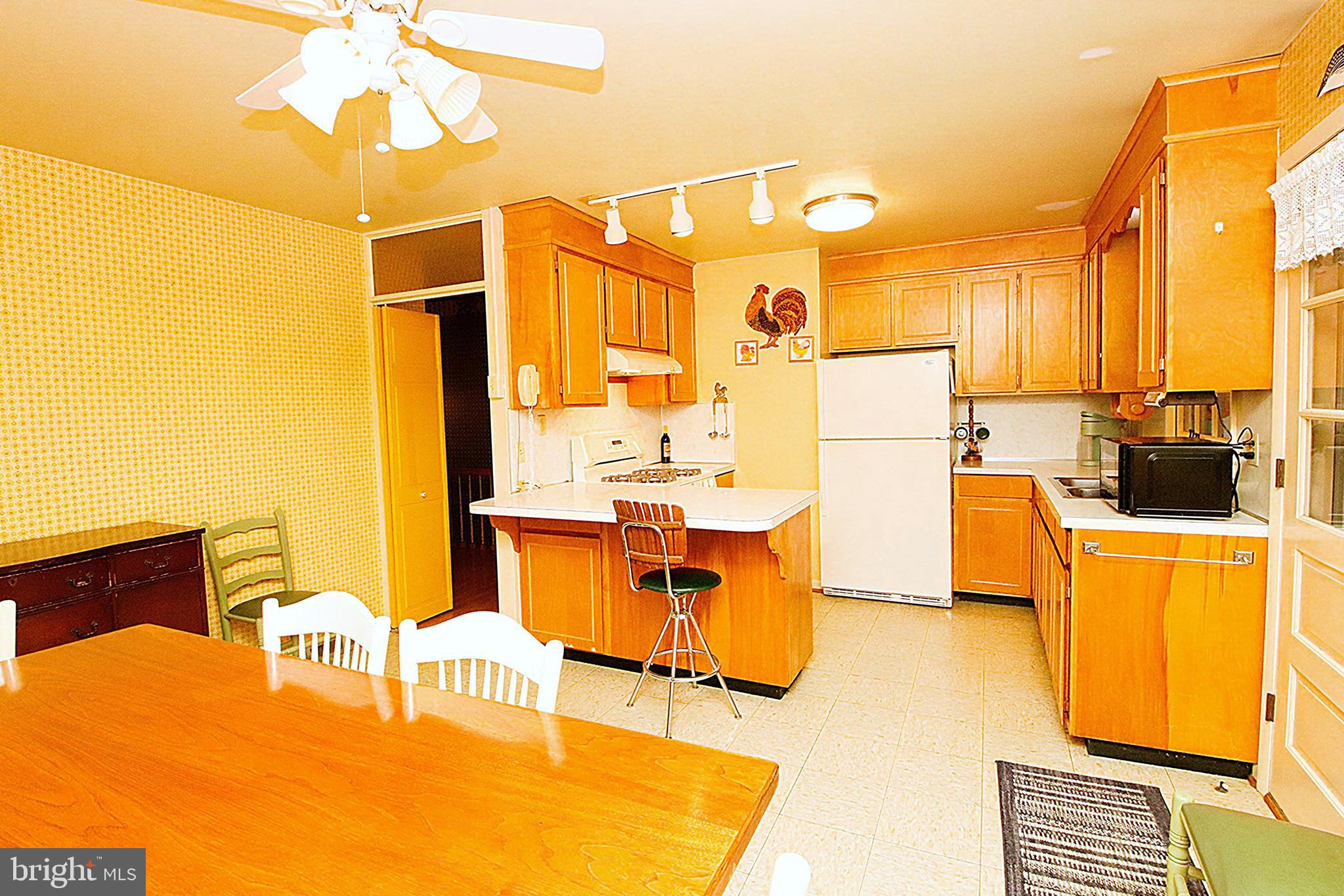 414 Beaver Creek Road Hagerstown, MD 21740 - Photo 13 of 33 a living room with dining table and wooden floor