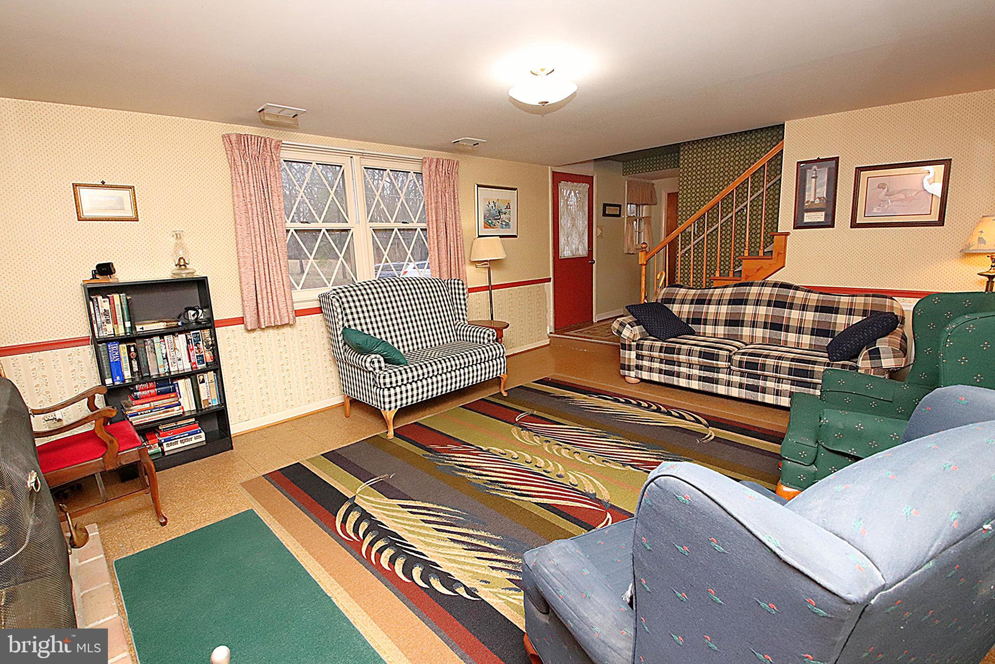 414 Beaver Creek Road Hagerstown, MD 21740 - Photo 23 of 33 a living room with furniture and a rug