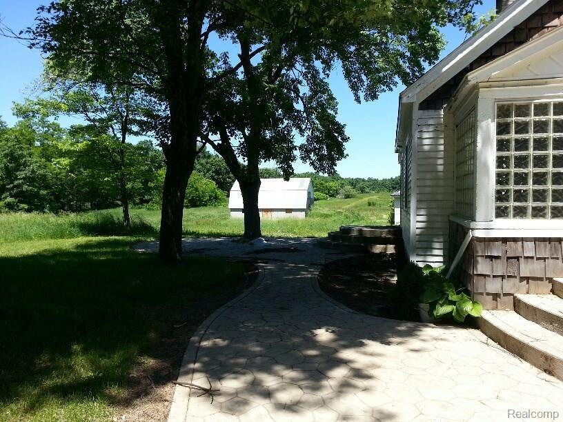 12950 Rattalee Lake Road Davisburg, MI 48350 - Photo 2 of 6 Rat_barn.jpg