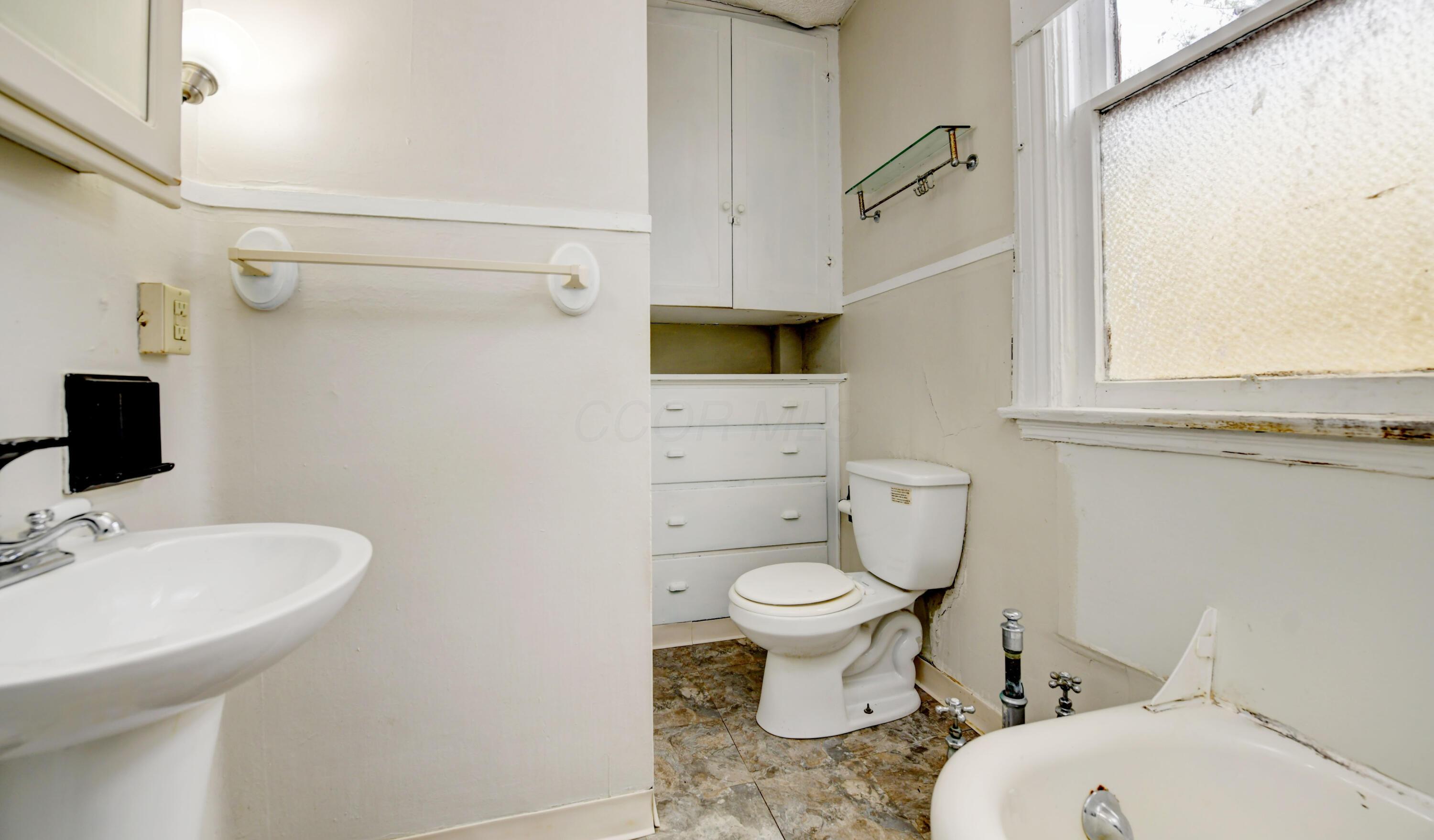 1422 Bryden Road Columbus, OH 43205 - Photo 34 of 63 Second Floor Unit- Bath (3)