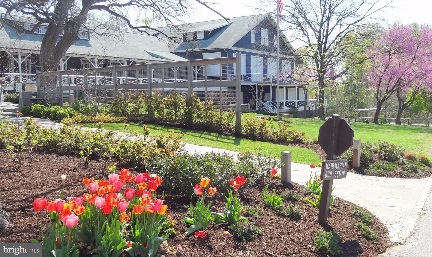 232 Nottingham Hill Annapolis, MD 21405 - Photo 62 of 70 a front view of a house with a yard and fountain