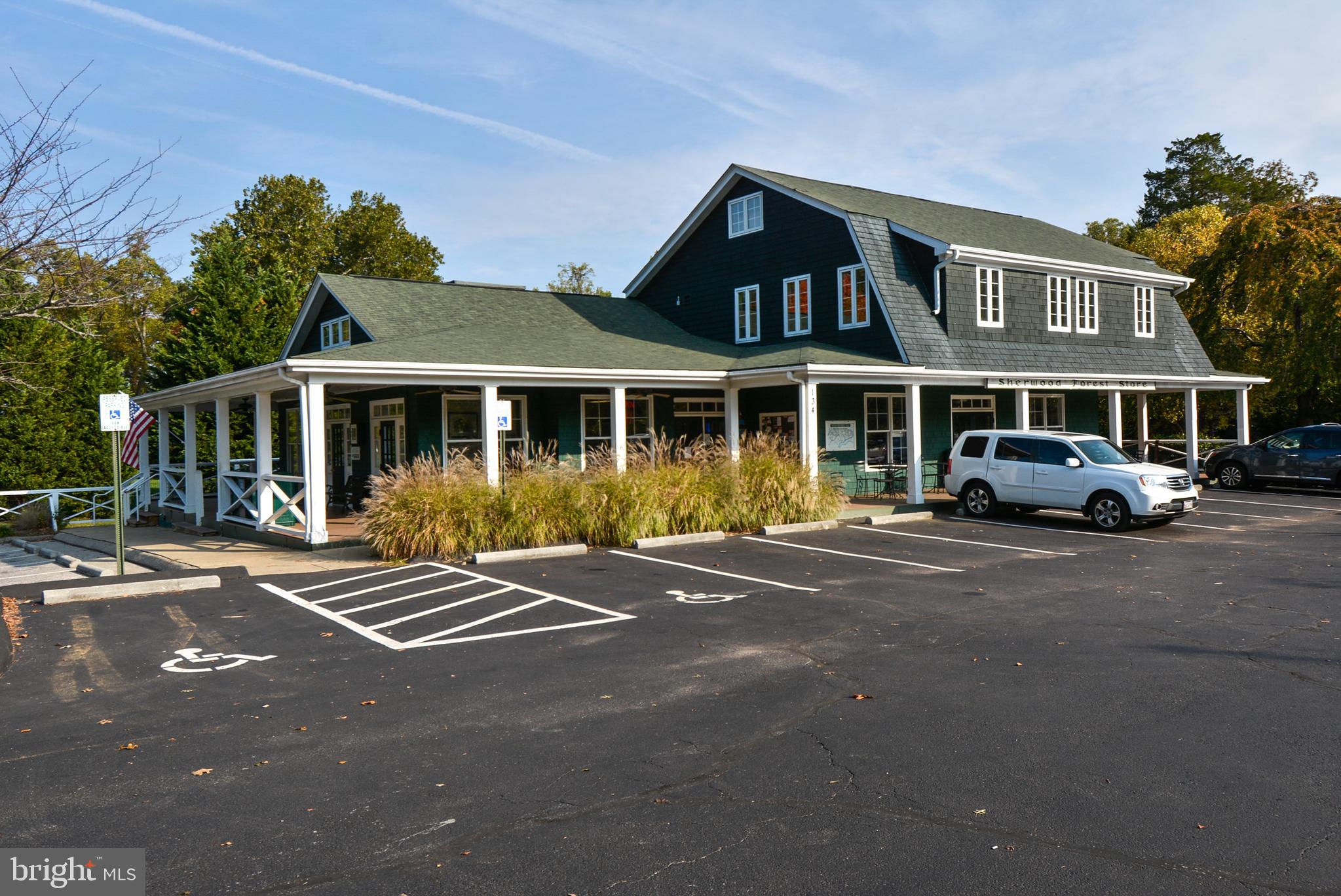 232 Nottingham Hill Annapolis, MD 21405 - Photo 66 of 70 a front view of a building with a garden and pathway