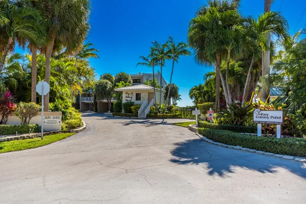 $1,115,000 | 1133 West Ocean Drive, Unit 16, Key Colony Beach, FL 33051