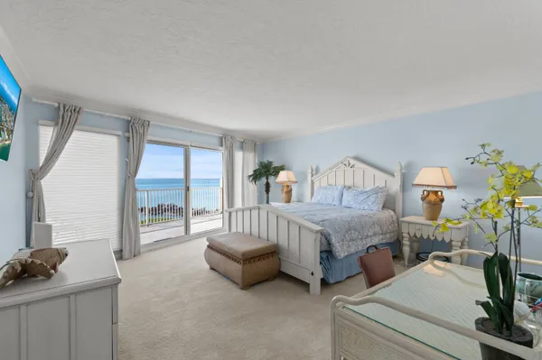 $1,115,000 | 1133 West Ocean Drive, Unit 16, Key Colony Beach, FL 33051