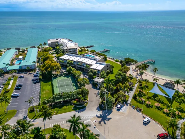 $1,115,000 | 1133 West Ocean Drive, Unit 16, Key Colony Beach, FL 33051