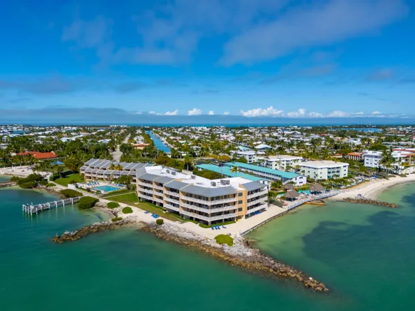 $1,115,000 | 1133 West Ocean Drive, Unit 16, Key Colony Beach, FL 33051