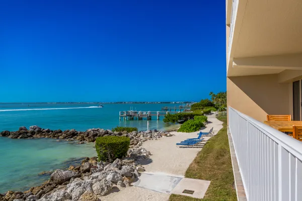 $1,115,000 | 1133 West Ocean Drive, Unit 16, Key Colony Beach, FL 33051