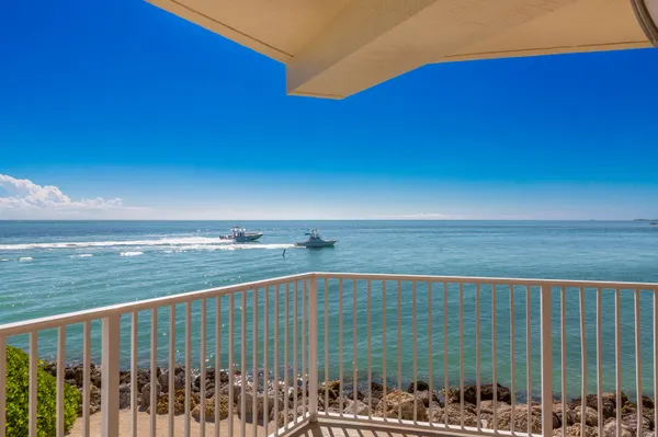 $1,115,000 | 1133 West Ocean Drive, Unit 16, Key Colony Beach, FL 33051