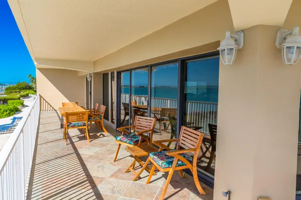 $1,115,000 | 1133 West Ocean Drive, Unit 16, Key Colony Beach, FL 33051
