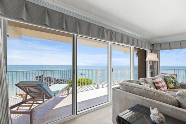 $1,115,000 | 1133 West Ocean Drive, Unit 16, Key Colony Beach, FL 33051