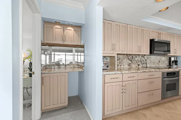 $1,115,000 | 1133 West Ocean Drive, Unit 16, Key Colony Beach, FL 33051