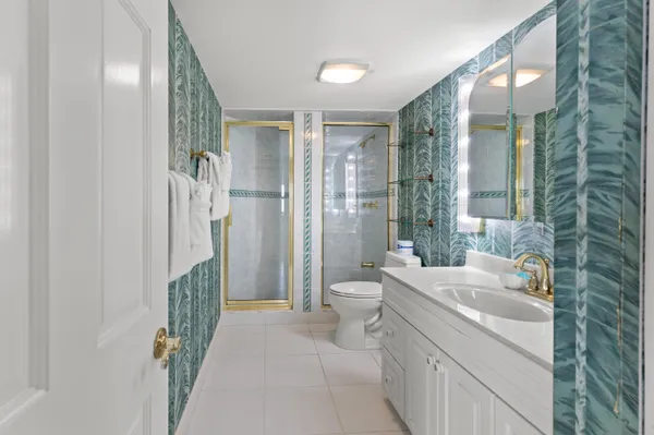 $1,115,000 | 1133 West Ocean Drive, Unit 16, Key Colony Beach, FL 33051