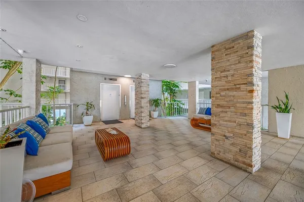 $340,000 | 500 North Osceola Avenue, Unit 810, Clearwater, FL 33755
