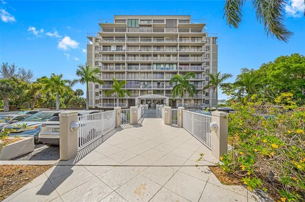 $340,000 | 500 North Osceola Avenue, Unit 810, Clearwater, FL 33755