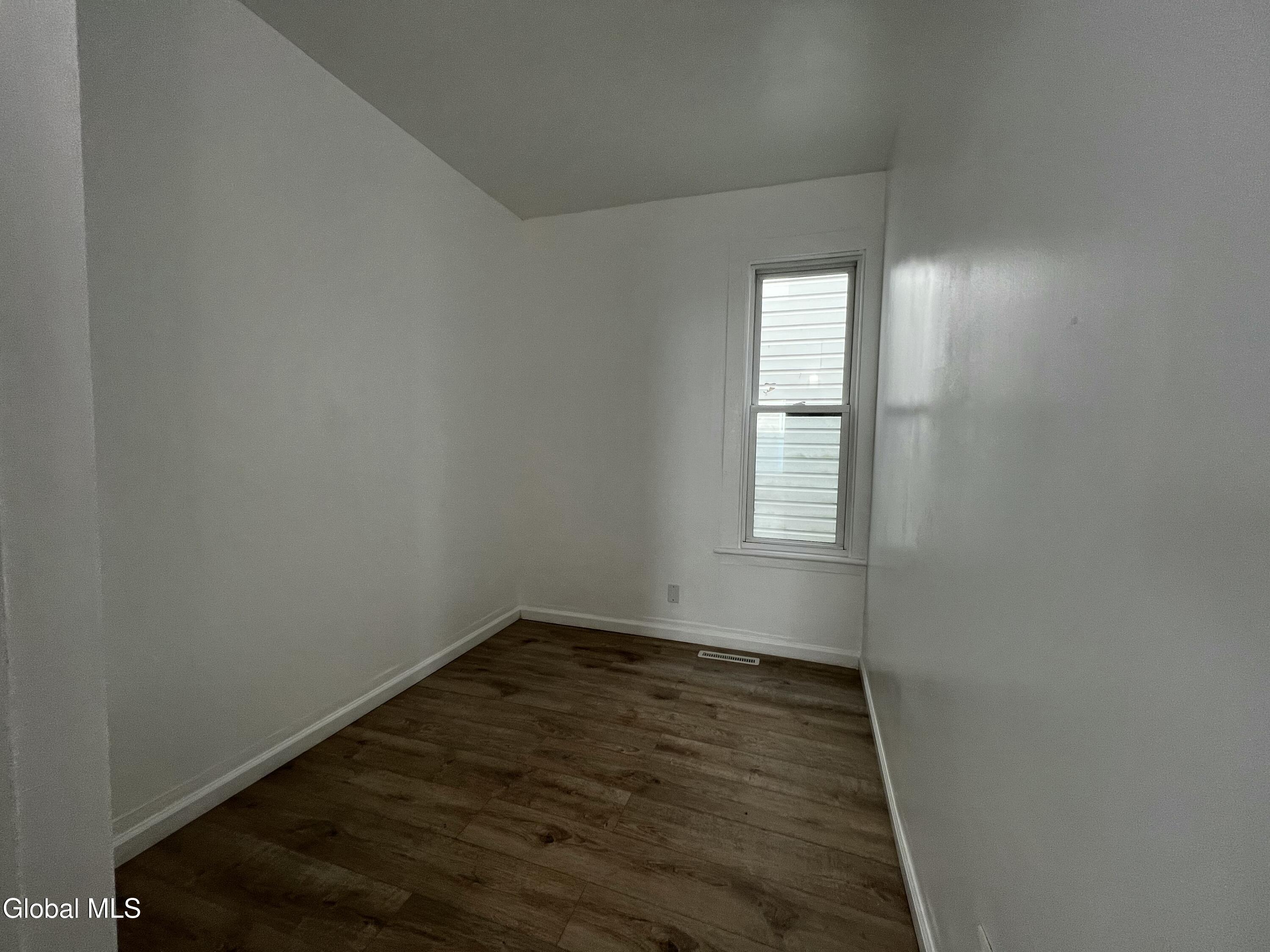 21 Grove Place Schenectady, NY 12307 - Photo 22 of 51 IMG_0928