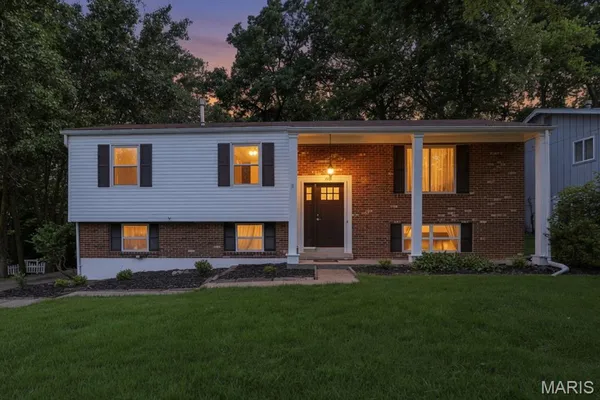 $420,000 | 205 Morewood Drive, Manchester, MO 63011